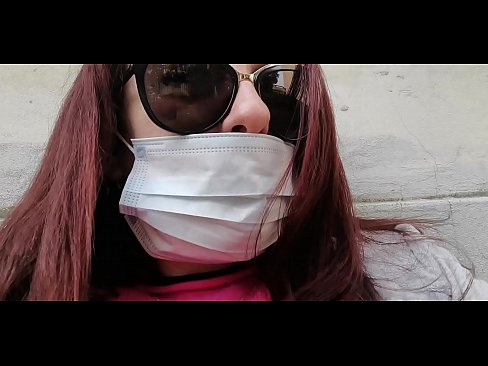 ❤️ Bidh Nicoletta a’ faighinn dìoghaltas air a nàbaidh agus pees anns a ’gharaids aige (cuarantine Eadailteach sònraichte Covid19) ❤❌ Bhidio porn leinn