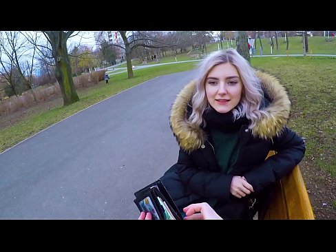 ❤️ Swallows hot cum coigreach airson airgead - blowjob anns a 'phàirc le Eva Elfie ❤❌ Bhidio porn leinn